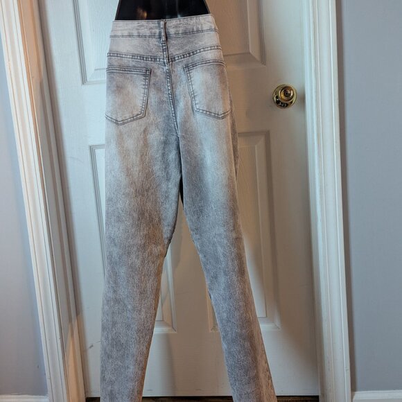 Nicki Minaj Mid rise light gray wash jeans - 11/12 - Picture 7 of 7